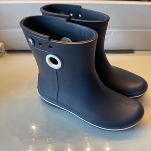 Croc spring boots